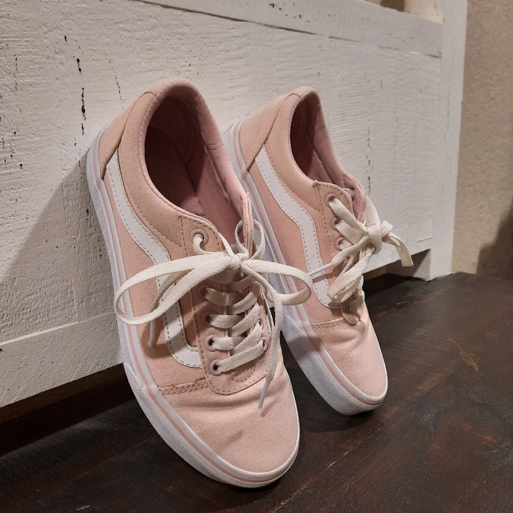 Powder pink/white Vans